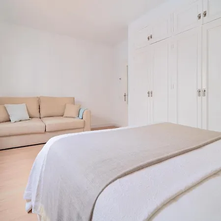 Orange Square Rooftop 250 M2 *