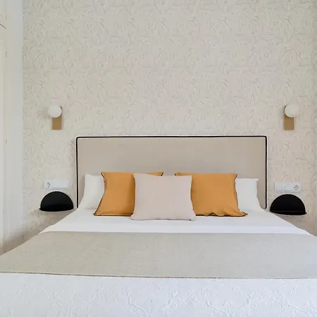 Orange Square Rooftop 250 M2 * Μαρμπέλλα