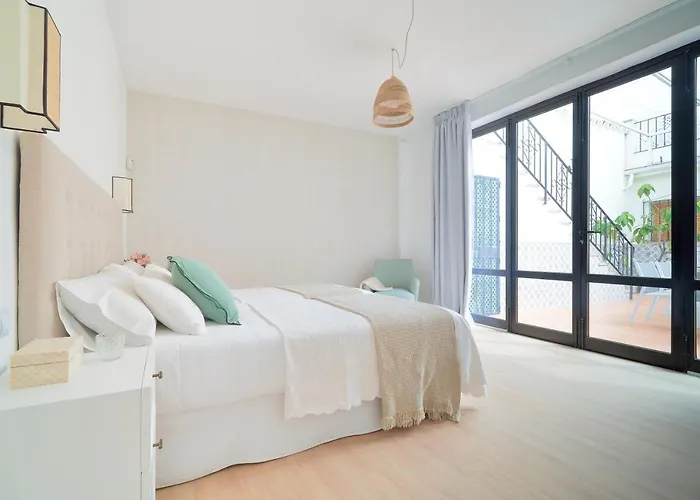 Orange Square Rooftop 250 M2 بيت للعطل *