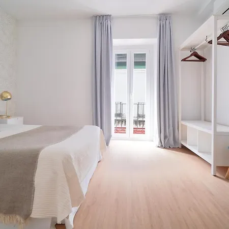 Orange Square Rooftop 250 M2 *